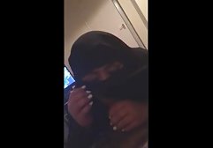 زرق و برق دار سبزه شهوت در یک پسر فیلم سکسی کارتنی و خودنمایی می کند