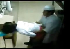 پانلئوپس پریشانی سنگ به حمام به پدربزرگ میرود و داستان سکسی او را میسوزاند
